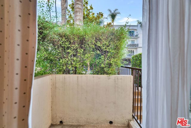 118 S Clark Drive, West Hollywood CA: https://media.crmls.org/mediaz/1eb55066-2d75-4c57-a4a4-4db90dbf9a7c.jpg