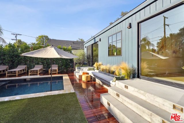 4539 Atoll Avenue, Sherman Oaks CA: https://media.crmls.org/mediaz/1eb556fd-6e23-44f7-9ced-67106919e23d.jpg
