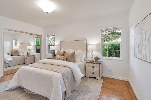 25 Overlake Court, Oakland CA: https://media.crmls.org/mediaz/1eb58092-0bf7-47f8-97e2-c0a3cb288499.jpg