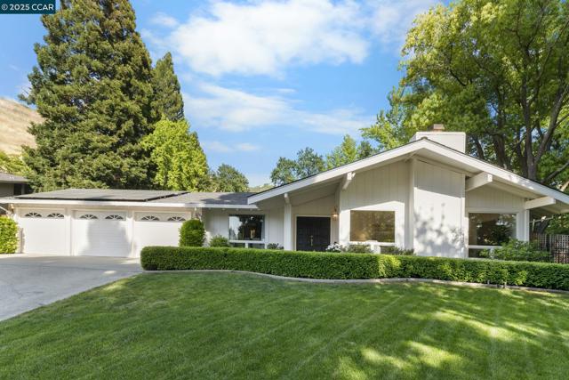 120 Heritage Oaks Pl, Alamo CA: https://media.crmls.org/mediaz/1eb5a6c2-285a-4eab-b223-a6f7efd023b0.jpg