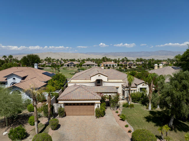 107 Via Bella, Rancho Mirage CA: https://media.crmls.org/mediaz/1eb5c6de-8903-48f8-b7bb-88bbf3e3e60f.jpg