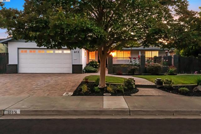 613 Joyce St, Livermore CA: https://media.crmls.org/mediaz/1eb5f034-d404-49d8-b8e7-ace4ec566a2c.jpg