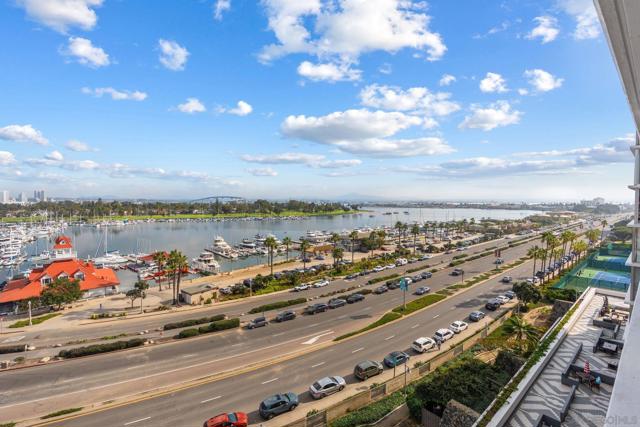 1710 Avenida Del Mundo, Coronado CA: https://media.crmls.org/mediaz/1eb65c1b-b83f-466e-a885-b2809cb2e708.jpg