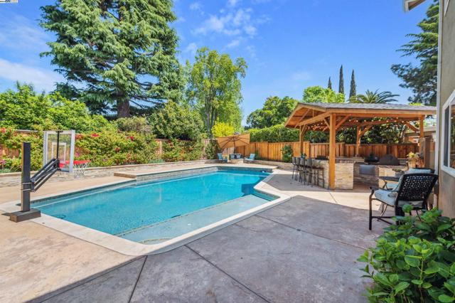 4839 Merganser Ct, Pleasanton CA: https://media.crmls.org/mediaz/1eb69c92-514b-47db-8aec-14a95beca081.jpg