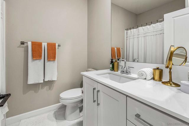 1821 Onyx Ln, Chula Vista CA: https://media.crmls.org/mediaz/1eb6f725-fc2e-4e8a-8144-6a2839c52aed.jpg