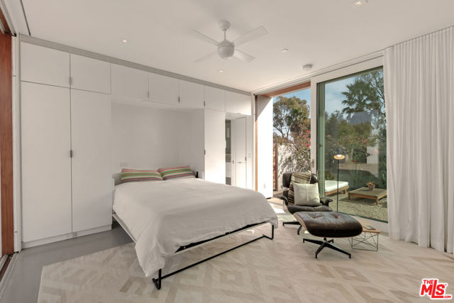 6728 Wildlife Road, Malibu CA: https://media.crmls.org/mediaz/1eb7049d-2a1f-46c0-a275-8051dbebfd90.jpg