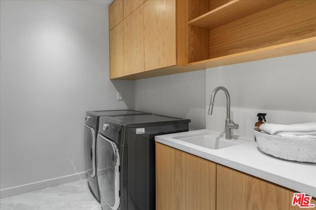 12227 Tweed Lane, Los Angeles CA: https://media.crmls.org/mediaz/1eb734b0-aad7-4e14-8616-0a4bcac6dae2.jpg