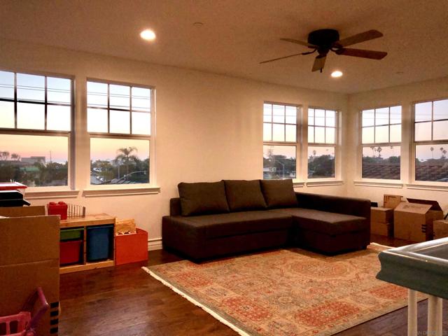 517 N Cedros, Solana Beach CA: https://media.crmls.org/mediaz/1eb77f62-0a45-4f2e-9f33-796386a07ff6.jpg