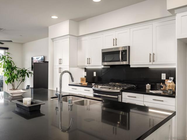 2563 State St, Carlsbad CA: https://media.crmls.org/mediaz/1eb80e08-5792-4253-b9e6-af4fb03cbc0f.jpg