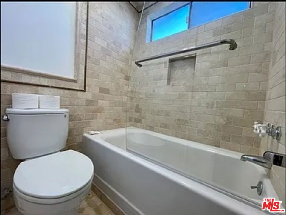 https://media.crmls.org/mediaz/1eb80edd-7de7-4322-9747-f62d1471234b.jpg?preset=X-Large