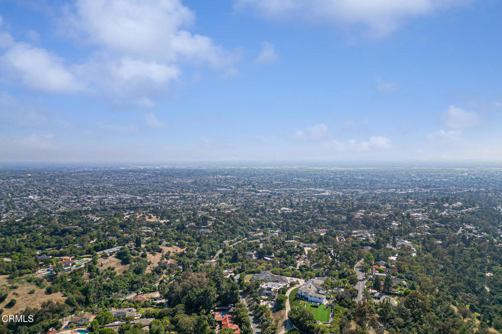 https://media.crmls.org/mediaz/1eb88938-d505-4b67-b9b0-1eb419ac1fde.jpg?preset=X-Large