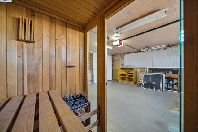 420 Camden Rd, Alameda CA: https://media.crmls.org/mediaz/1eb8be05-4afa-482f-8f87-b1e6501547eb.jpg