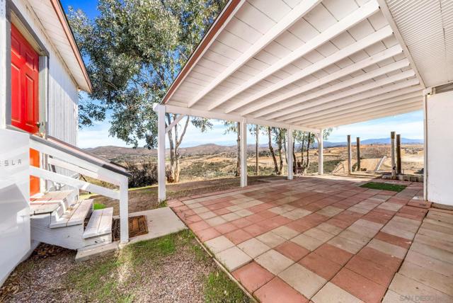 40110 Angora Ln, Temecula CA: https://media.crmls.org/mediaz/1eb8f74c-9bc3-4ec2-87b5-6fa2b8863107.jpg