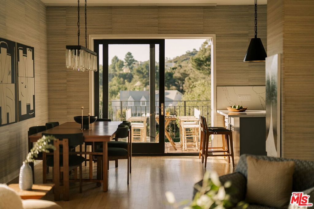 https://media.crmls.org/mediaz/1eb90558-8475-4ccb-9ed0-fc729529fa0c.jpg?preset=X-Large