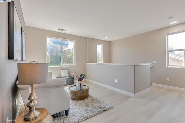113 Silver Bell Way, Oakley CA: https://media.crmls.org/mediaz/1eb920a8-07ef-41d4-a1cb-2c17c4972718.jpg