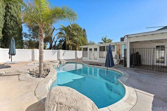 Detail Gallery Image 7 of 48 For 927 Cottonwood Ct, Corona,  CA 92879 - 5 Beds | 2 Baths