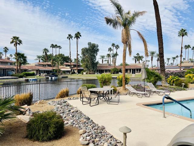 165 Lake Shore Drive, Rancho Mirage CA: https://media.crmls.org/mediaz/1eb994f4-ef0a-49f8-a889-772e069f07d7.jpg