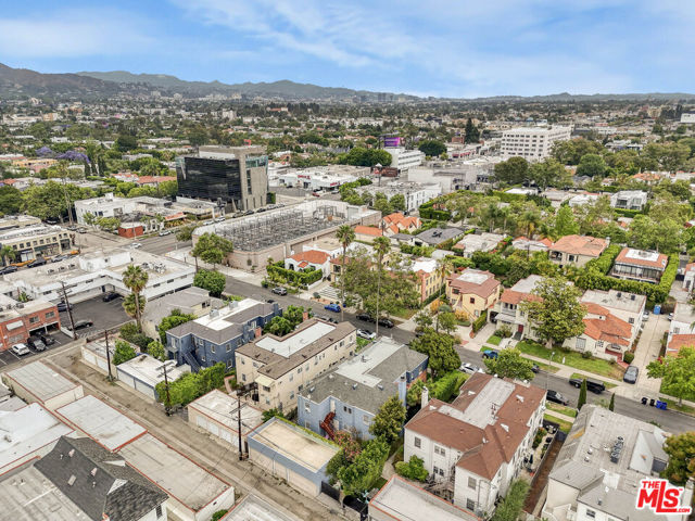123 N Harper Avenue, Los Angeles CA: https://media.crmls.org/mediaz/1eb9e675-d0a2-40f4-87e8-10ed9f87f43f.jpg