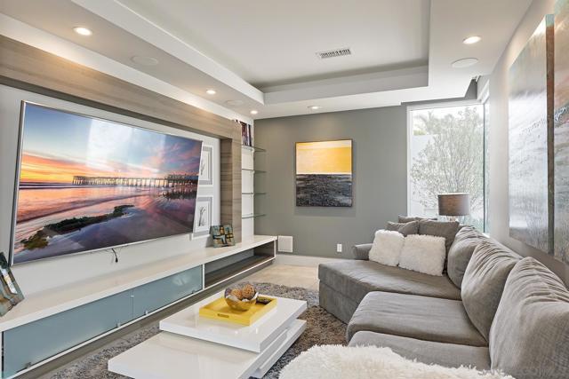 5 Spinnaker Way, Coronado CA: https://media.crmls.org/mediaz/1eba5dde-4819-4e0c-adb9-876225e962d6.jpg