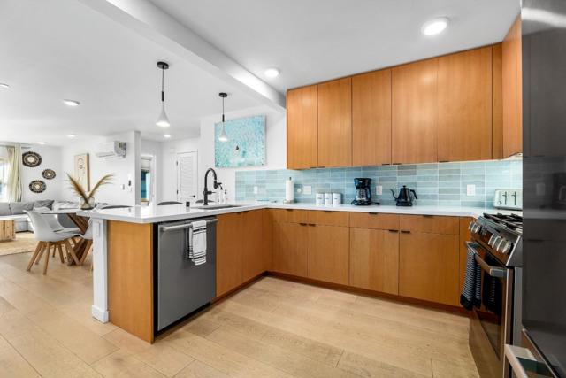 208 Capitola Avenue, Capitola CA: https://media.crmls.org/mediaz/1eba8bac-516d-4201-bb57-f9f32ff62fa2.jpg