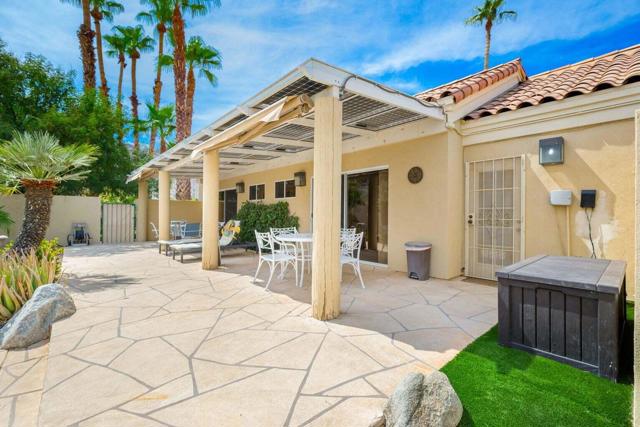 55649 Pinehurst, La Quinta CA: https://media.crmls.org/mediaz/1ebbe4a4-ce72-486c-ae7e-faf2360a79e5.jpg
