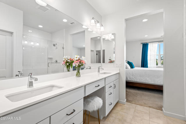 212 Red Brick Drive, Simi Valley CA: https://media.crmls.org/mediaz/1ebc172d-cd08-448d-94a3-758838fe7a57.jpg
