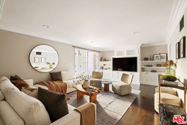 8455 Fountain Avenue, West Hollywood CA: https://media.crmls.org/mediaz/1ebc525d-adf2-4d5c-9020-7233700445be.jpg