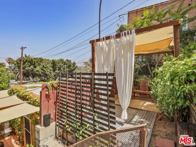 1016 Laguna Avenue, Los Angeles CA: https://media.crmls.org/mediaz/1ebd1208-6341-4100-a2d5-9f5cf71cb845.jpg