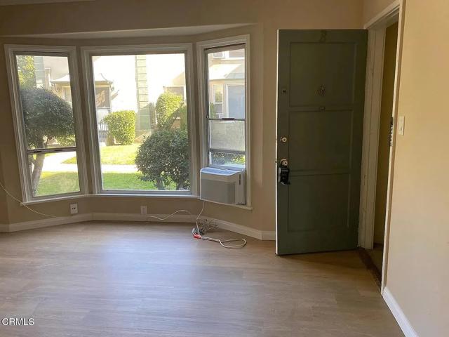 1420 E Wilson Avenue, Glendale CA: https://media.crmls.org/mediaz/1ebd5a63-ff99-459a-8a3d-46cb7dc6e5d0.jpg