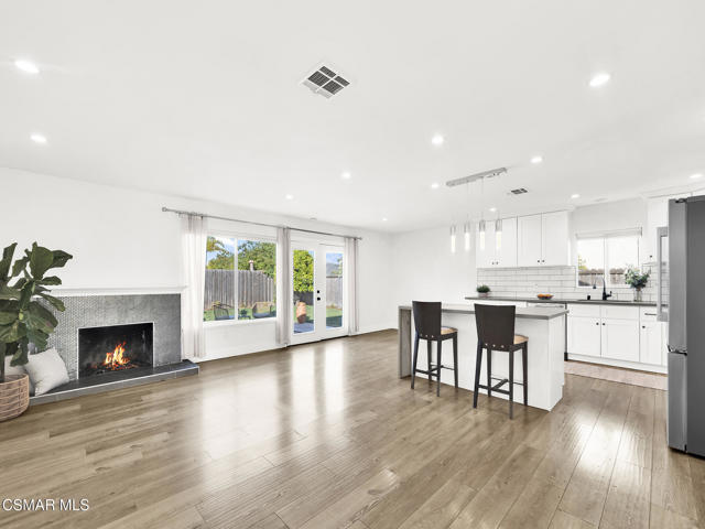 898 Oakmound Avenue, Newbury Park CA: https://media.crmls.org/mediaz/1ebe70e7-edbd-47cc-ae5f-b015400c077c.jpg