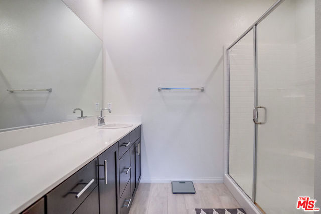 20619 Oakglen Lane, Winnetka CA: https://media.crmls.org/mediaz/1ebeb191-e851-402b-92cf-f0f9c4c29a19.jpg