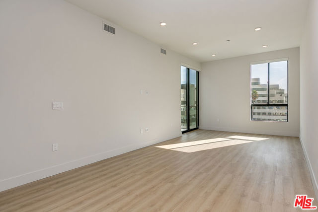3833 Dunn, Culver City CA: https://media.crmls.org/mediaz/1ebed969-6c8f-4408-84a3-8a2e9bc91059.jpg