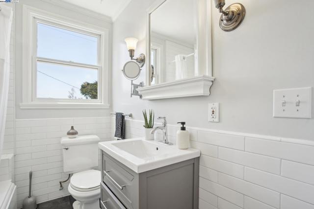 400 Paloma Ave, Pacifica CA: https://media.crmls.org/mediaz/1ebf11a7-103c-4231-b4b0-409058d2b4eb.jpg
