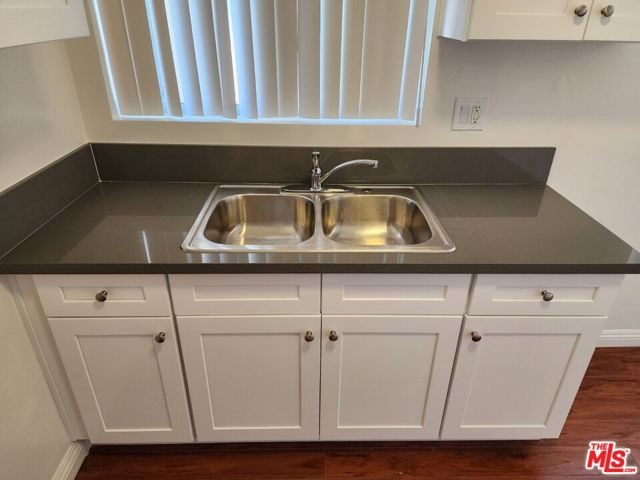1038 S Harvard Boulevard, Los Angeles CA: https://media.crmls.org/mediaz/1ebf4cc3-302c-440f-8c66-80eae79baa28.jpg