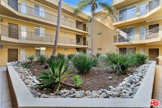 2033 Beloit Avenue, Los Angeles CA: https://media.crmls.org/mediaz/1ebf6171-9a28-483a-8753-7a8359ffa61a.jpg
