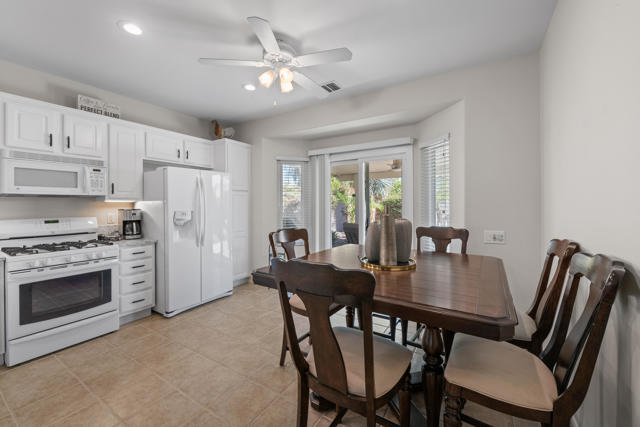 78680 Postbridge Circle, Palm Desert CA: https://media.crmls.org/mediaz/1ebfb7e1-6476-4381-b223-8b9ed600955c.jpg