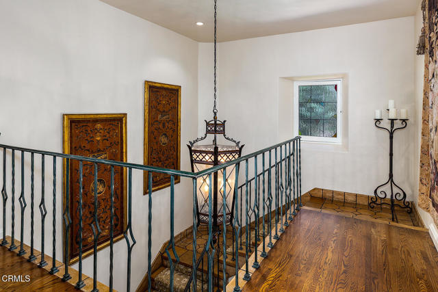 1711 Fairmount Avenue, La Canada Flintridge CA: https://media.crmls.org/mediaz/1ebfd806-99e3-4205-84c4-f6945b697126.jpg