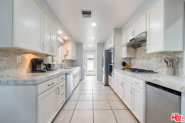 12423 Martha Street, Valley Village CA: https://media.crmls.org/mediaz/1ec03233-6651-49be-8563-258a439d2c6b.jpg