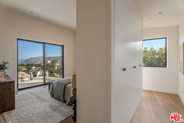 4691 Glenalbyn Drive, Los Angeles CA: https://media.crmls.org/mediaz/1ec06ab2-fd49-4494-8e92-dbc31d6c4f89.jpg