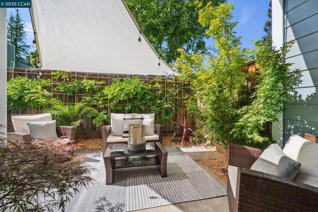 250 Ashley Circle, Danville CA: https://media.crmls.org/mediaz/1ec0ee33-9f55-4a70-80cf-61db3c61a9dc.jpg