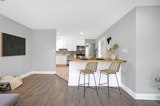17303 Via Andeta, San Lorenzo CA: https://media.crmls.org/mediaz/1ec1461e-9770-4557-ad9b-21590513a54b.jpg