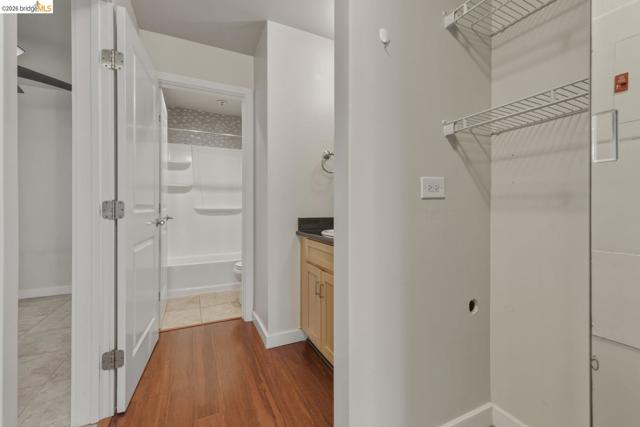 6400 Christie Ave, Emeryville CA: https://media.crmls.org/mediaz/1ec147eb-e1f2-4e7d-bdc9-b237645fb909.jpg