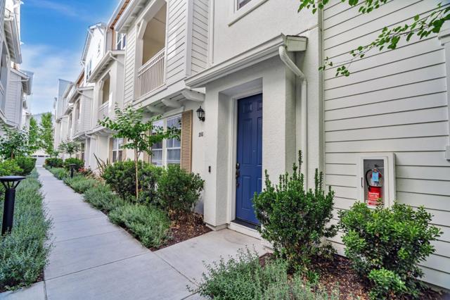 285 Wild Rose Way, Milpitas CA: https://media.crmls.org/mediaz/1ec17527-f3df-4cad-8047-65e0c84248ee.jpg