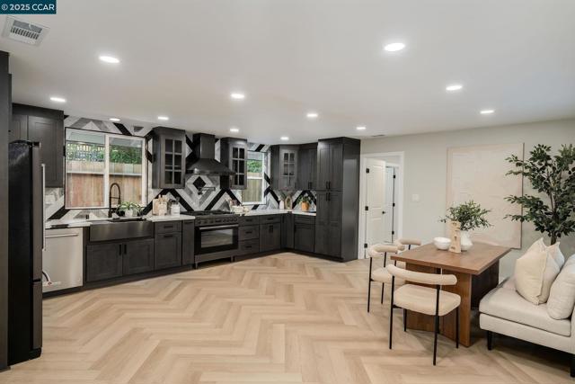 1961 Ardith Dr, Pleasant Hill CA: https://media.crmls.org/mediaz/1ec1e458-3f21-4a30-a0b5-7f8c895a1ee0.jpg