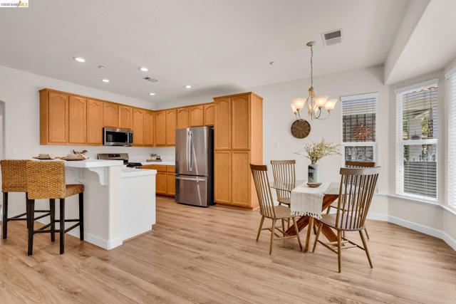 1124 Jonagold Way, Brentwood (CC) CA: https://media.crmls.org/mediaz/1ec2cd81-7174-47ba-b55c-08de34576327.jpg