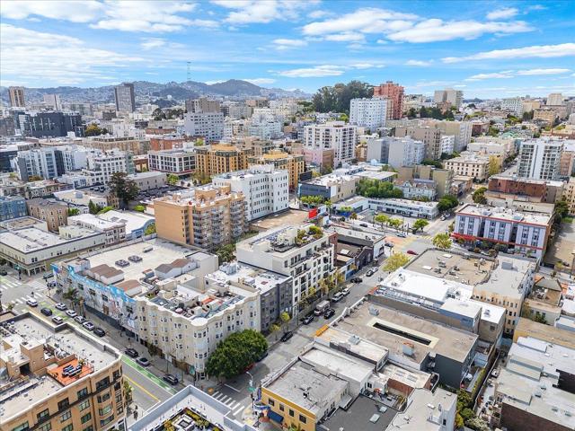1645 Pacific Avenue, San Francisco CA: https://media.crmls.org/mediaz/1ec2e769-2a36-446f-bd1b-6fac567be8de.jpg