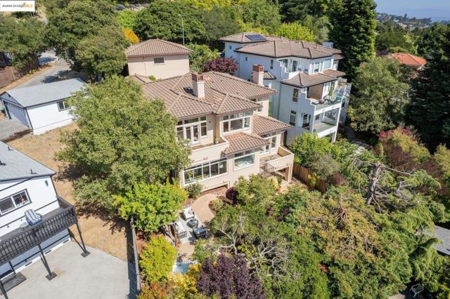 16032 Broadway Ter, Oakland CA: https://media.crmls.org/mediaz/1ec2f2ab-2161-41a0-bd5c-257a2ce5a359.jpg