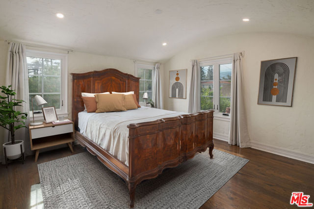 333 Virginia Avenue, Pasadena CA: https://media.crmls.org/mediaz/1ec31b29-be95-4a23-bc98-3293c2e829b1.jpg