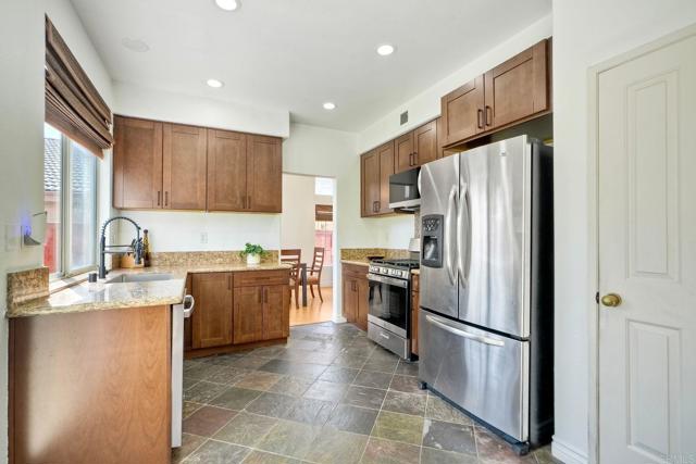 1025 Honeysuckle Drive, San Marcos CA: https://media.crmls.org/mediaz/1ec3b01b-cfbf-4534-ab49-6ad2425d98bf.jpg