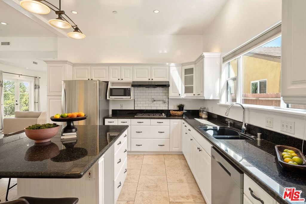 MLS #25611689 image #24